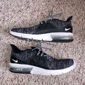 Nike Air Max Tennis Shoes